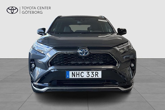 Toyota RAV4 6 of 13