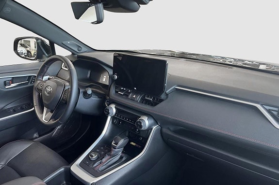 Toyota RAV4 7 of 13