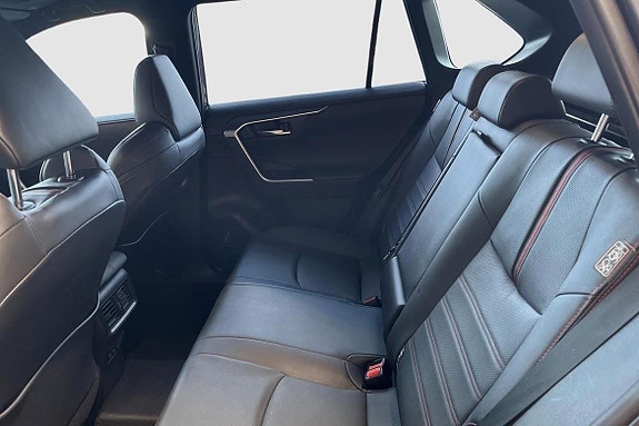 Toyota RAV4 8 of 13