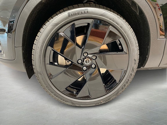 Volvo EX40 9 of 14