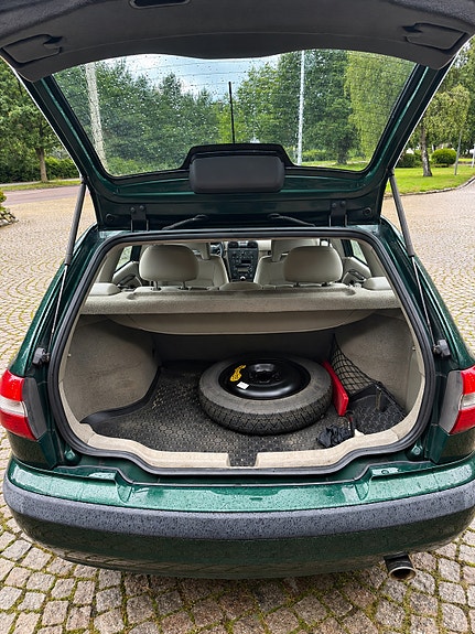 Volvo V40 4 of 6