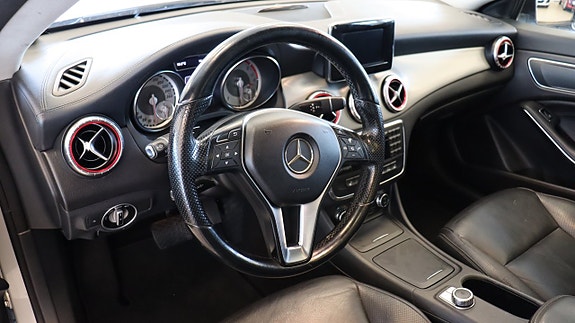 Mercedes-Benz CLA220 12 of 17