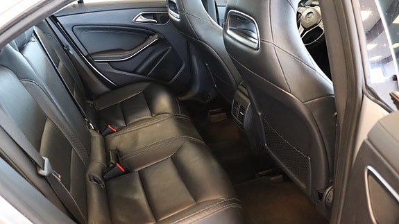 Mercedes-Benz CLA220 11 of 17