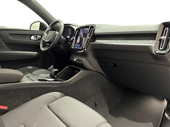 Volvo EX40 4 of 17