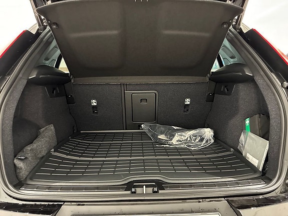 Volvo EX40 13 of 17