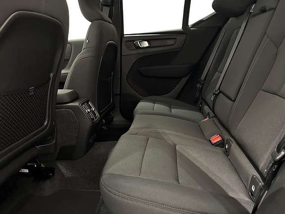 Volvo EX40 6 of 17