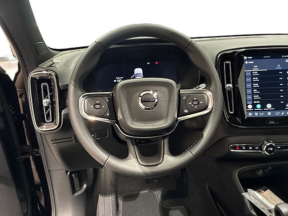 Volvo EX40 10 of 17
