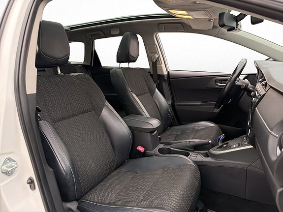 Toyota Auris 12 of 28