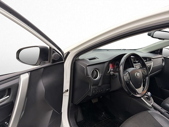 Toyota Auris 8 of 28