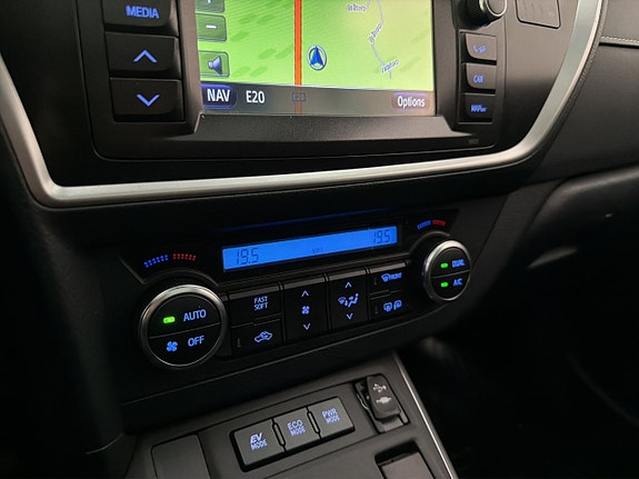 Toyota Auris 23 of 28