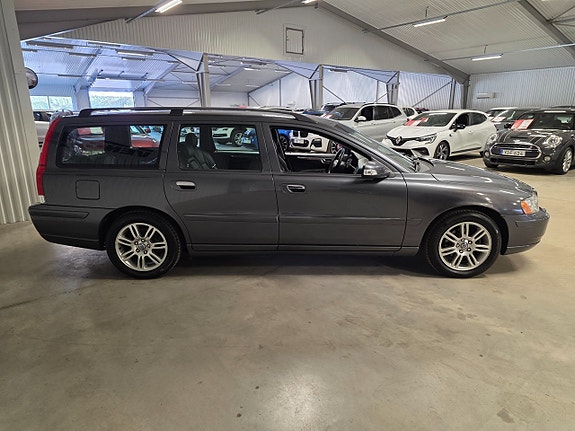 Volvo V70 3 of 9
