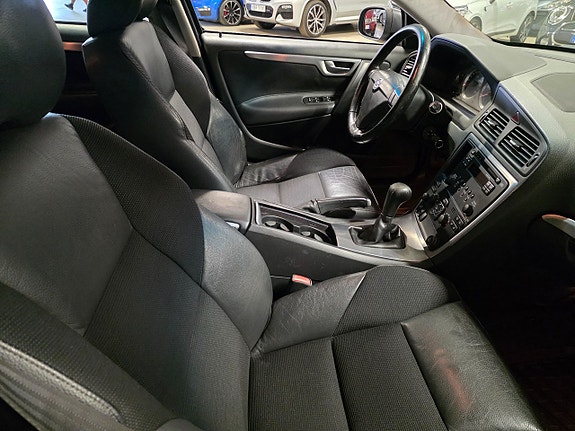 Volvo V70 7 of 9