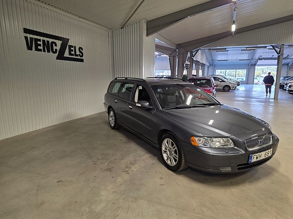 Volvo V70 2 of 9