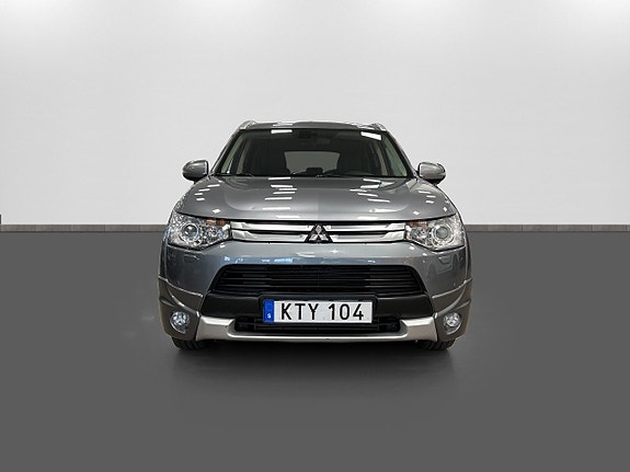 Mitsubishi Outlander 2 of 19
