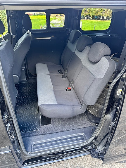 Nissan e-NV200 9 of 13