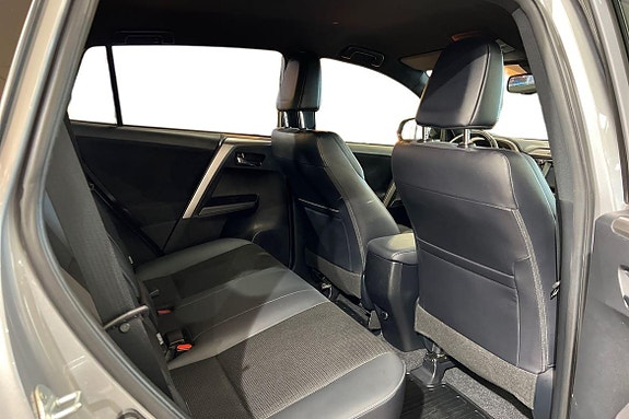 Toyota RAV4 9 of 22