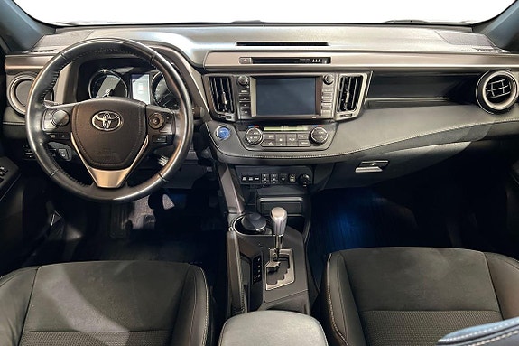 Toyota RAV4 10 of 22