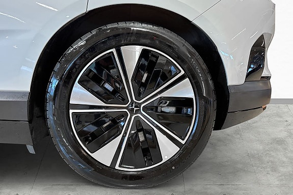 Polestar 4 6 of 30