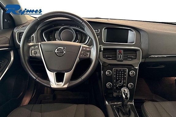 Volvo V40 Cross Country 10 of 30