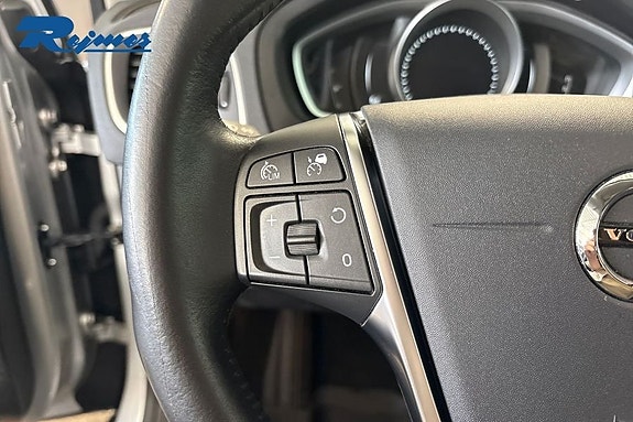 Volvo V40 Cross Country 8 of 30