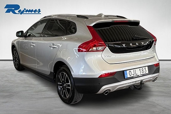 Volvo V40 Cross Country 2 of 30