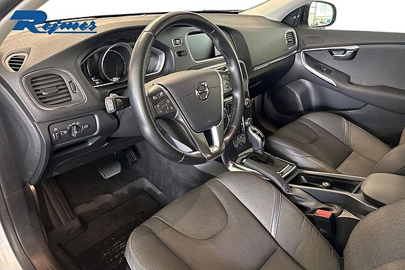 Volvo V40 Cross Country 4 of 30