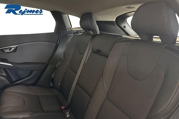 Volvo V40 Cross Country 24 of 30