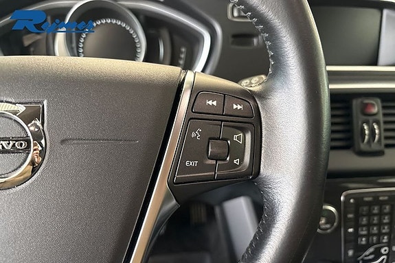 Volvo V40 Cross Country 9 of 30