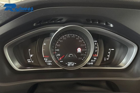 Volvo V40 Cross Country 7 of 30