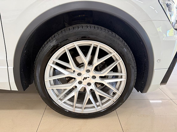 Volkswagen Tiguan 9 of 18