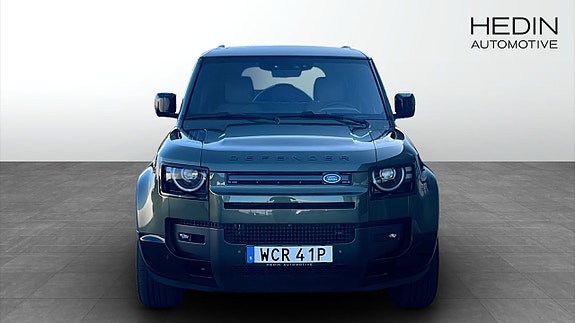 Land Rover Defender 110 8 of 9
