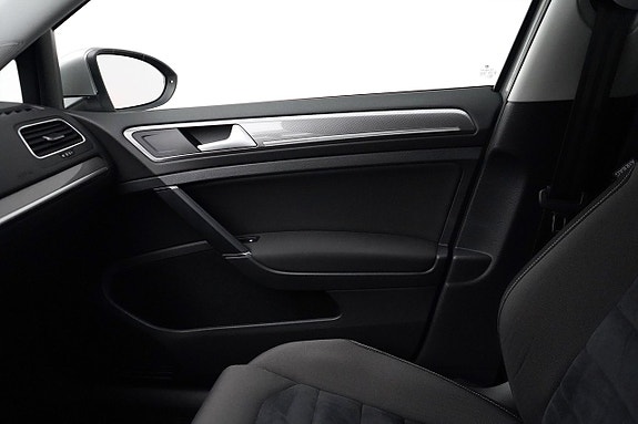 Volkswagen Golf Alltrack 15 of 23