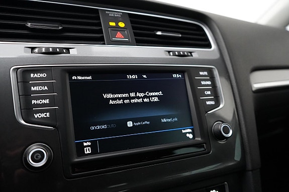 Volkswagen Golf Alltrack 11 of 23
