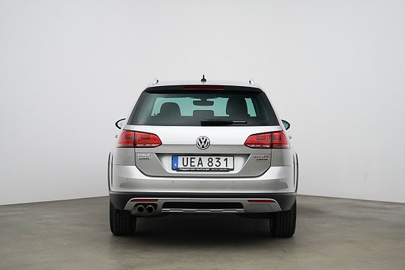 Volkswagen Golf Alltrack 19 of 23