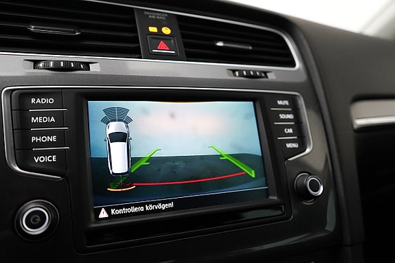 Volkswagen Golf Alltrack 12 of 23