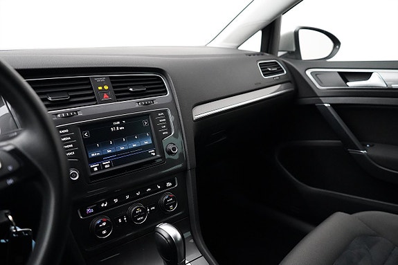 Volkswagen Golf Alltrack 10 of 23