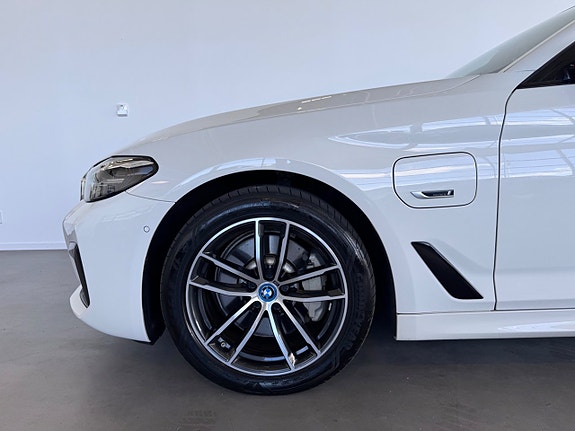 BMW 530e 5 of 14