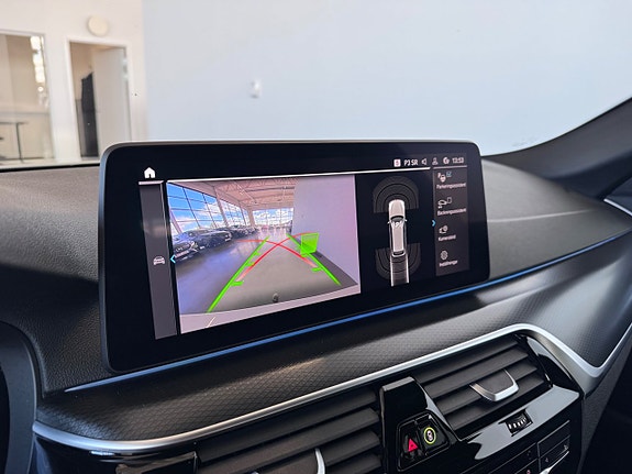 BMW 530e 12 of 14