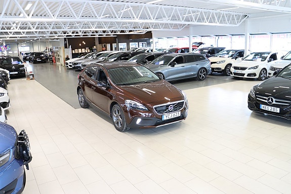 Volvo V40 Cross Country 3 of 30