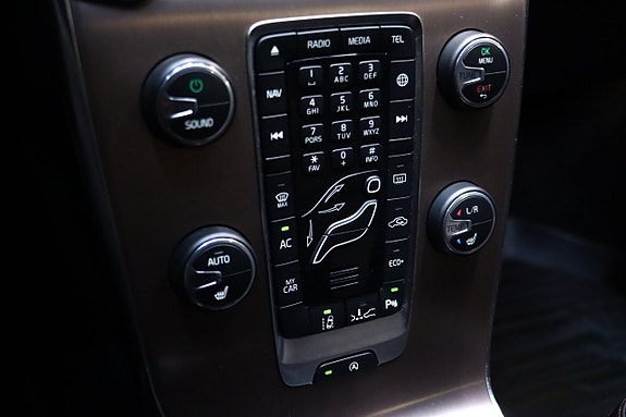 Volvo V40 Cross Country 24 of 30