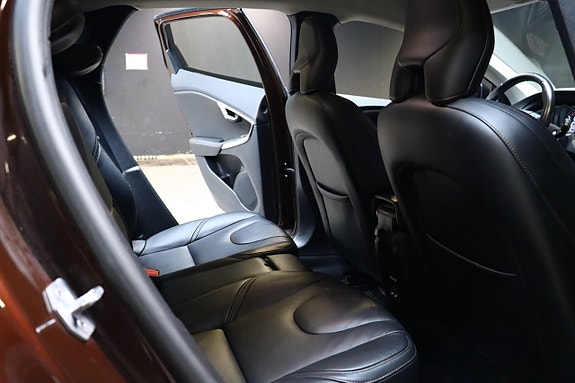 Volvo V40 Cross Country 11 of 30