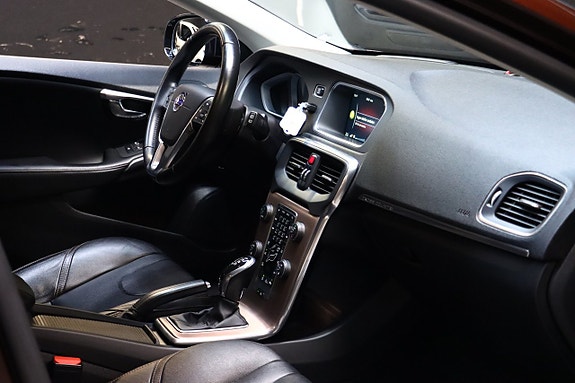 Volvo V40 Cross Country 14 of 30