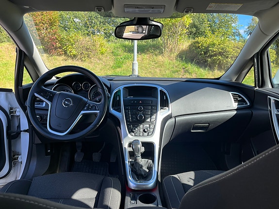 Opel Astra 8 of 10