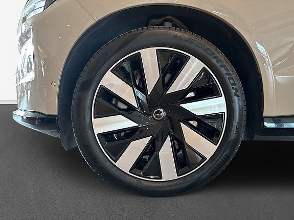 Volvo EX90 10 of 15