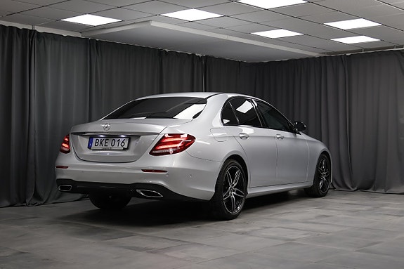 Mercedes-Benz E220 d 2 of 22