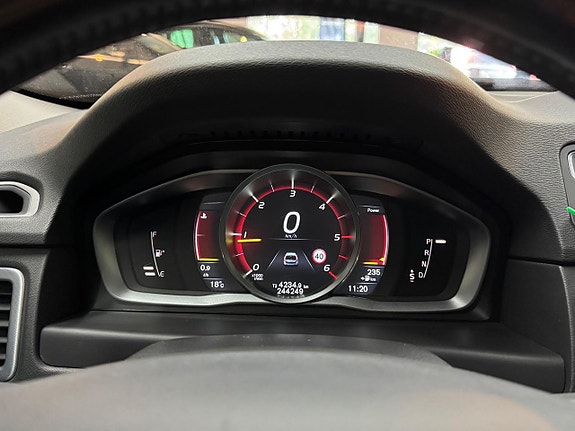 Volvo V70 10 of 16