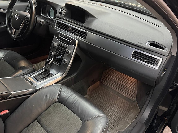 Volvo V70 8 of 16