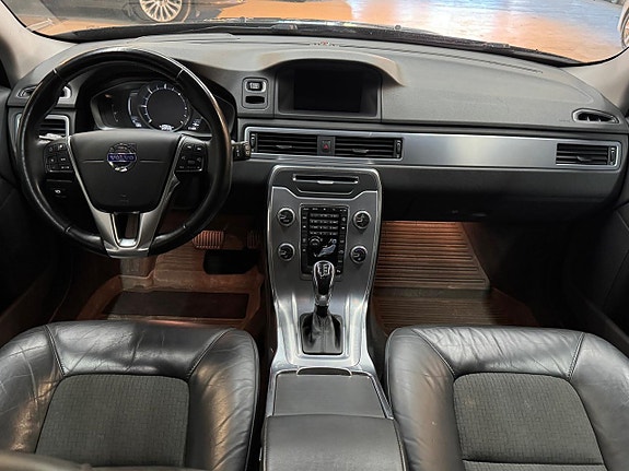 Volvo V70 6 of 16