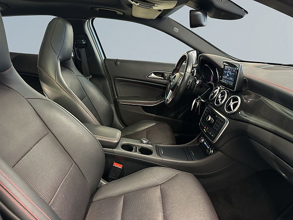 Mercedes-Benz GLA220 10 of 22