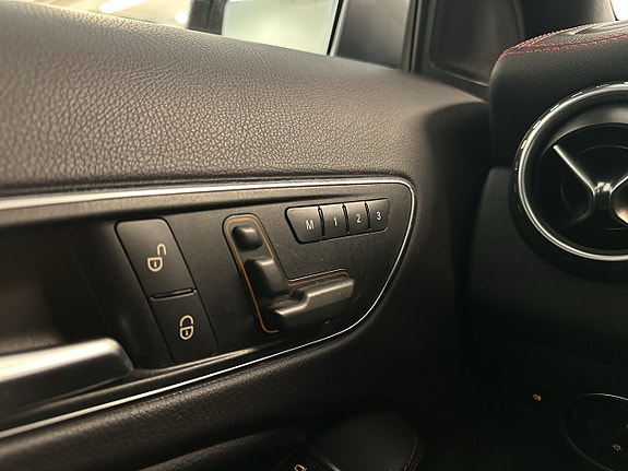 Mercedes-Benz GLA220 17 of 22